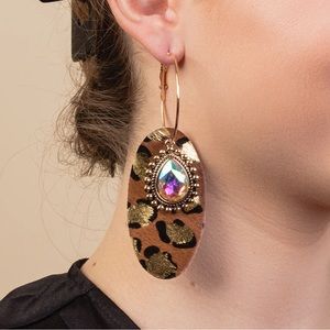 NWT! Leopard Animal Print Rhinestone Earrings! 🤩